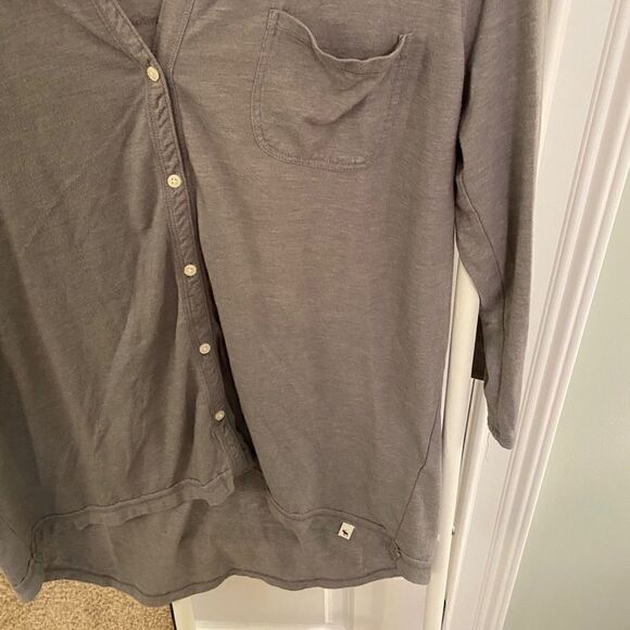 Abercrombie and Fitch Gray collared button down - Picture 6 of 16